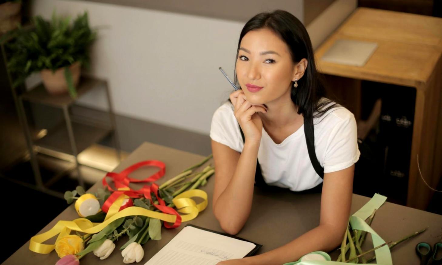 Étudiant travaillant sur un projet de développement de jeu